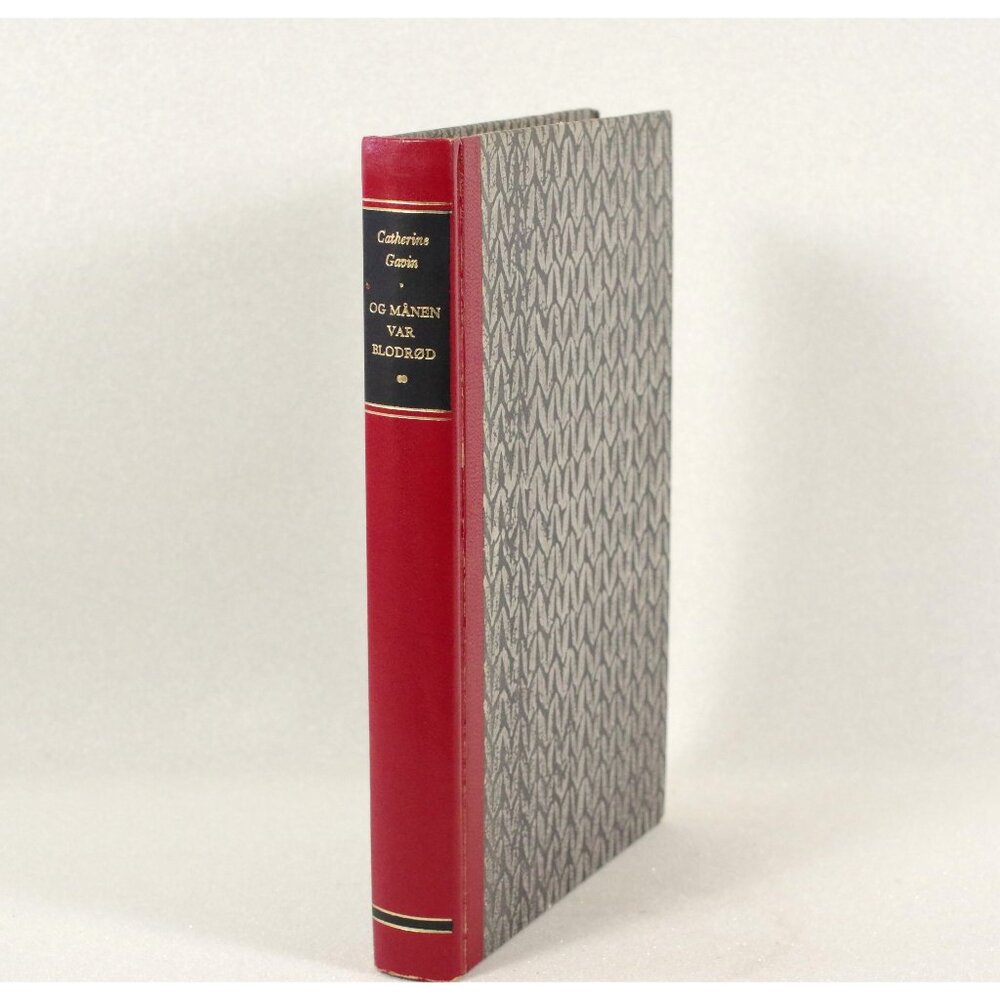 Danish Book, Og månen var blodrød, by Catherine Gavin Translate by Elise Norsbo